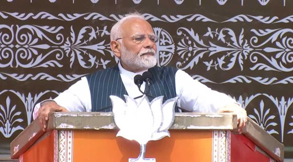 जम्मू कश्मीर का चुनाव तीन खानदानों और नौजवानों के बीच : पीएम मोदी जम्मू कश्मीर का चुनाव तीन खानदानों और नौजवानों के बीच : पीएम मोदी